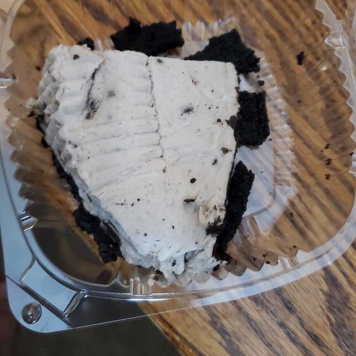 photo of TNK Vegan Cafe Oreo cheesecake shared by @veganbymarriage on  25 Jul 2021 - review