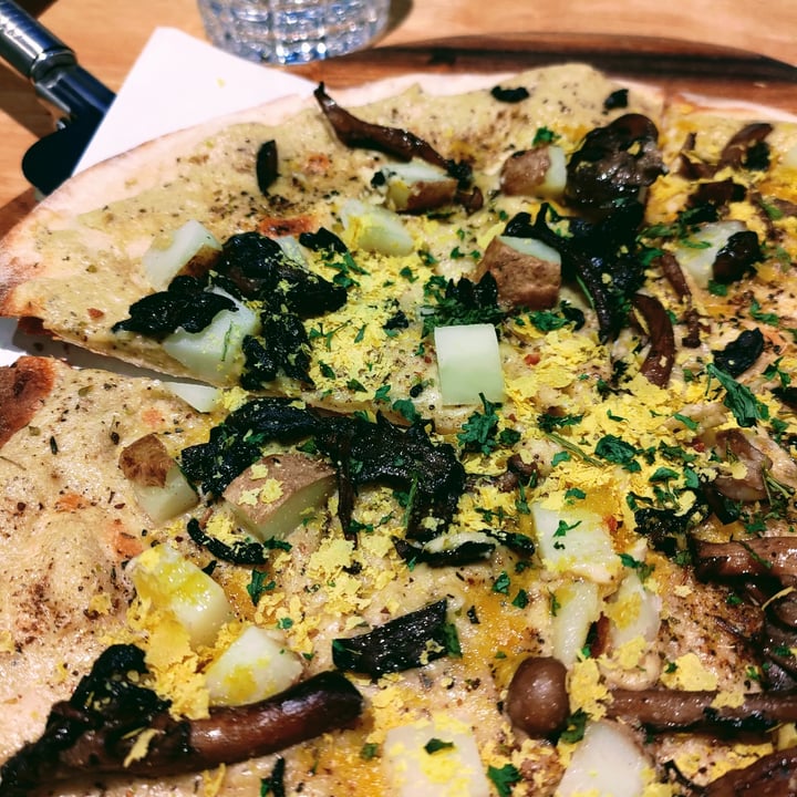 photo of Simply Good Food Vegan Truffle Pizza shared by @stevenneoh on  26 Nov 2021 - review