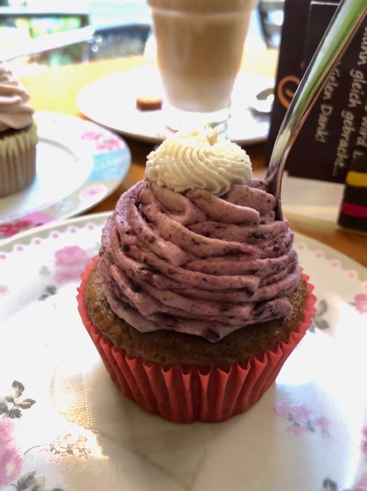 review photo of Crazy CupCake Café Blueberry Muffin shared by @stormling on 28 Nov 2019 - review