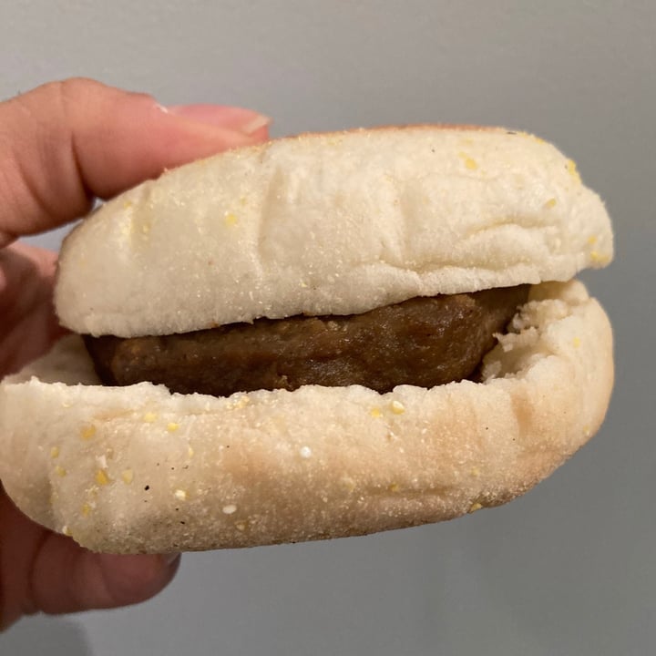 photo of Dunkin' Donuts Beyond Sausage Sandwich shared by @veganjewelsnyc on  14 Feb 2021 - review