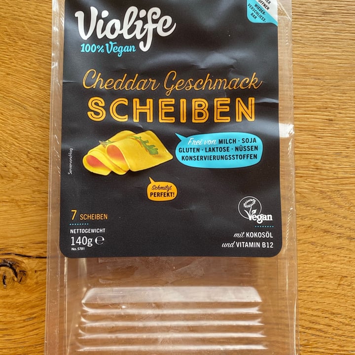 photo of Violife Cheddar Geschmack Scheiben shared by @magdalenamichl on  16 Jan 2021 - review