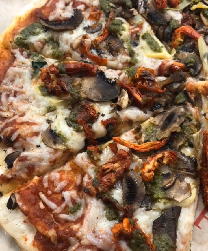 photo of PizzaRev Pizza Personalizada shared by @hellogret on  10 Dec 2019 - review