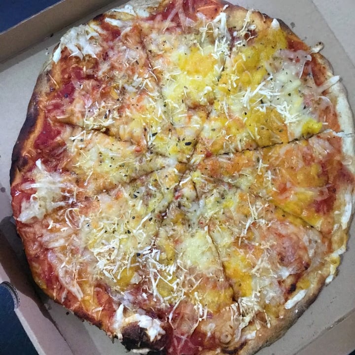 photo of Santoni - When Food is the Solution Pizza 4 Quesos shared by @liaferreiro on  24 Sep 2020 - review