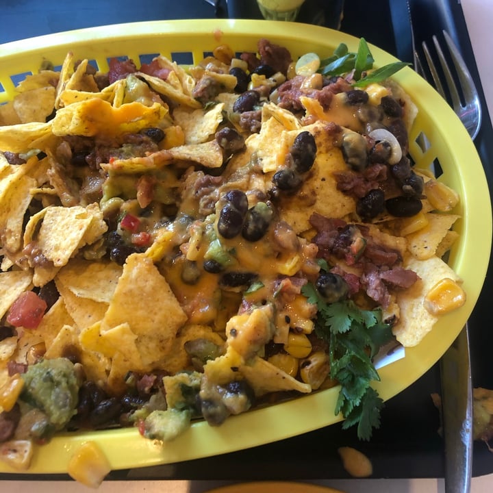 photo of Deer Mama Vegan Mylk & Burger Bar Nachos Bucket shared by @ritacruz19 on  20 Jun 2020 - review