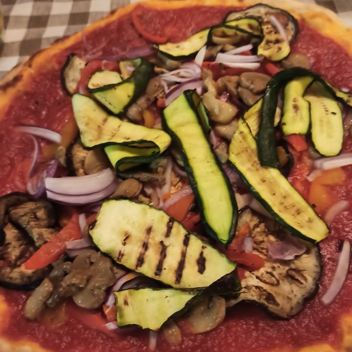 photo of Old Fox Ristorante Pizzeria pizza alle verdure shared by @metalcricia on  05 Aug 2022 - review
