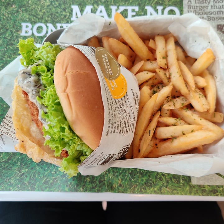 photo of VeganBurg Singapore Creamy Shrooms Burger Meal shared by @lazula14 on  24 Apr 2021 - review
