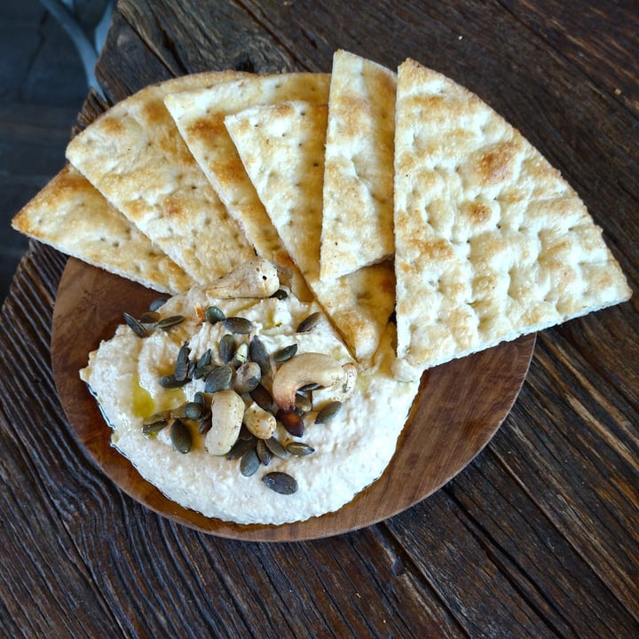 photo of Otomat Heavenly Pizza Brussels Flatbread And Hummus shared by @paolasym on  13 Mar 2022 - review