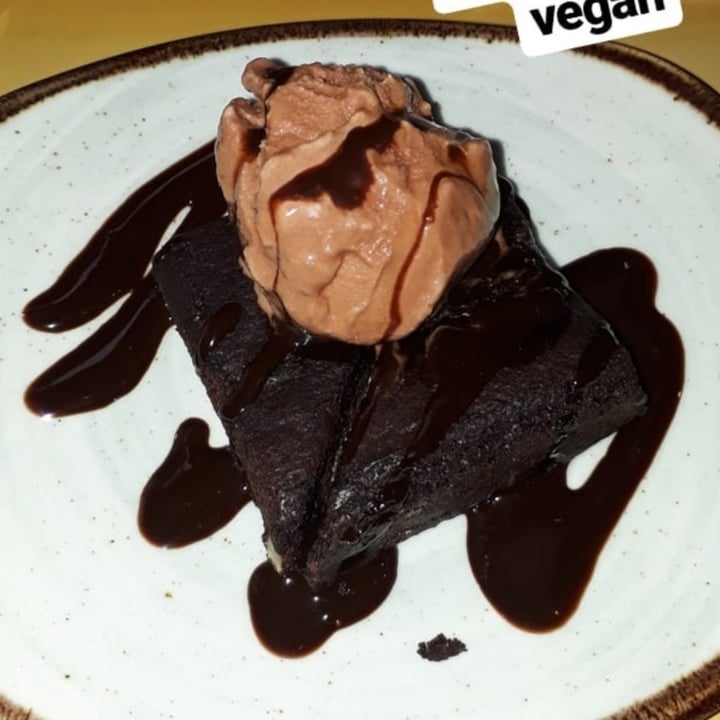 photo of Cafe Leon Interior 6 Local 3 Paseo Del Faro Vegan Brownie shared by @caroveggiefit on  17 May 2020 - review