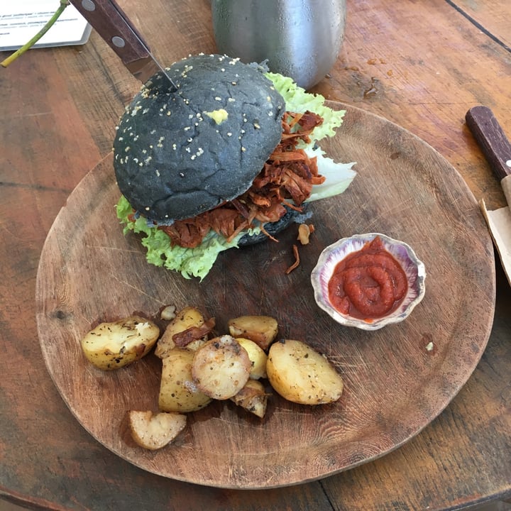 review photo of Liefs BBQ pulled pork sandwich shared by @maxovel on 08 Nov 2020 - review