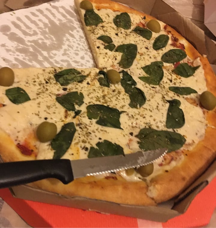 photo of Empanadas de 10 Pizza Muzzarella Vegana shared by @agoscolo89 on  31 May 2020 - review