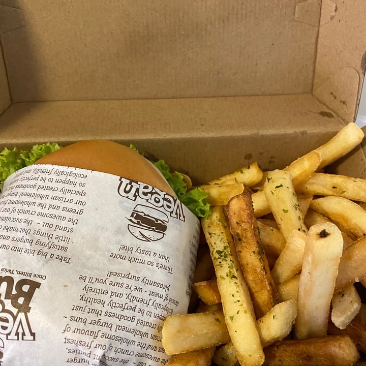photo of VeganBurg Singapore Creamy Shrooms Burger Meal shared by @willystyleee on  20 May 2021 - review