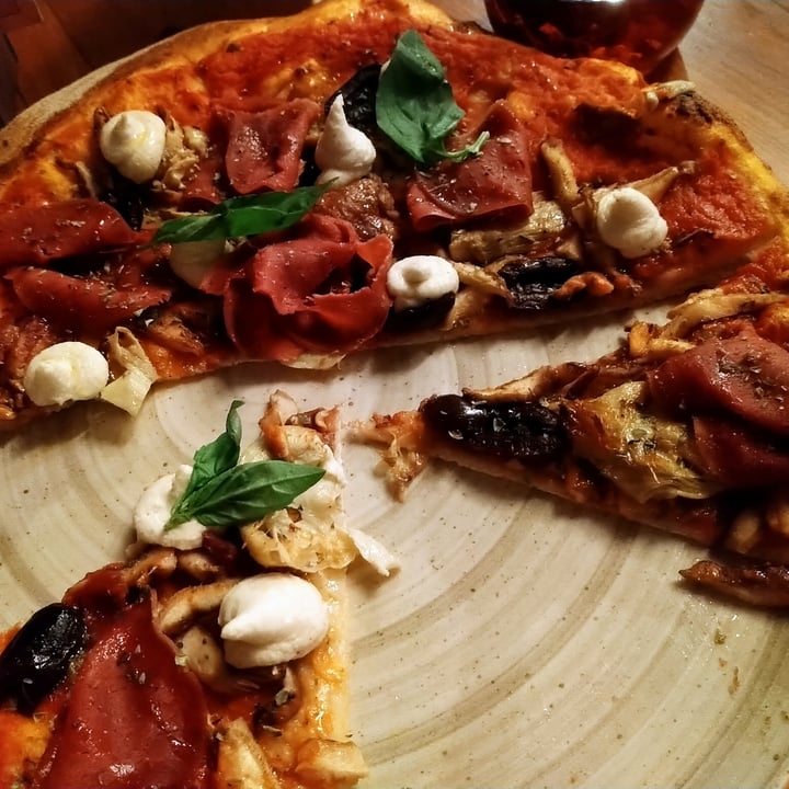 photo of Blu Bar Pizza capricciosa shared by @walkabout-veg on  19 Aug 2021 - review