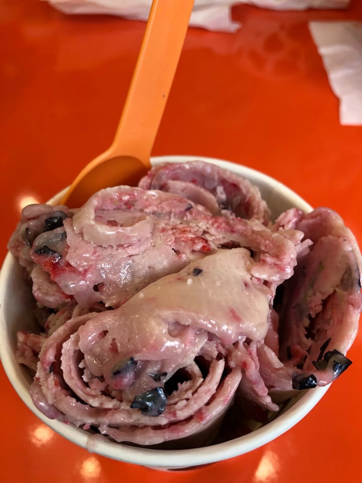 review photo of Roule Rolled Ice Cream Gretna Berry, Berry, Berry shared by @sparkle1331 on 29 Aug 2019 - review