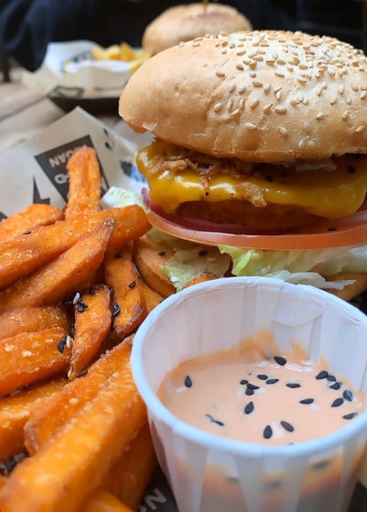 photo of Mad Mad Vegan Rock’n Chick’n shared by @claucordia on  27 Feb 2020 - review
