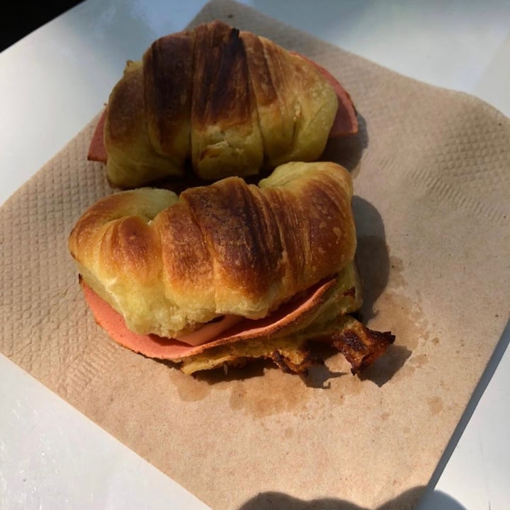 photo of Bioma plant based café Medialunas con Jamón y Queso shared by @canica on  15 Nov 2020 - review