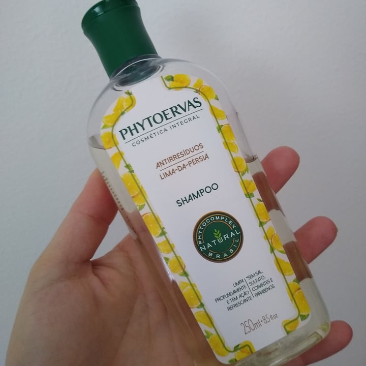 photo of Phytoervas Shampoo Antirresíduos Lima-da-pérsia shared by @julianapaixao on  26 Apr 2022 - review