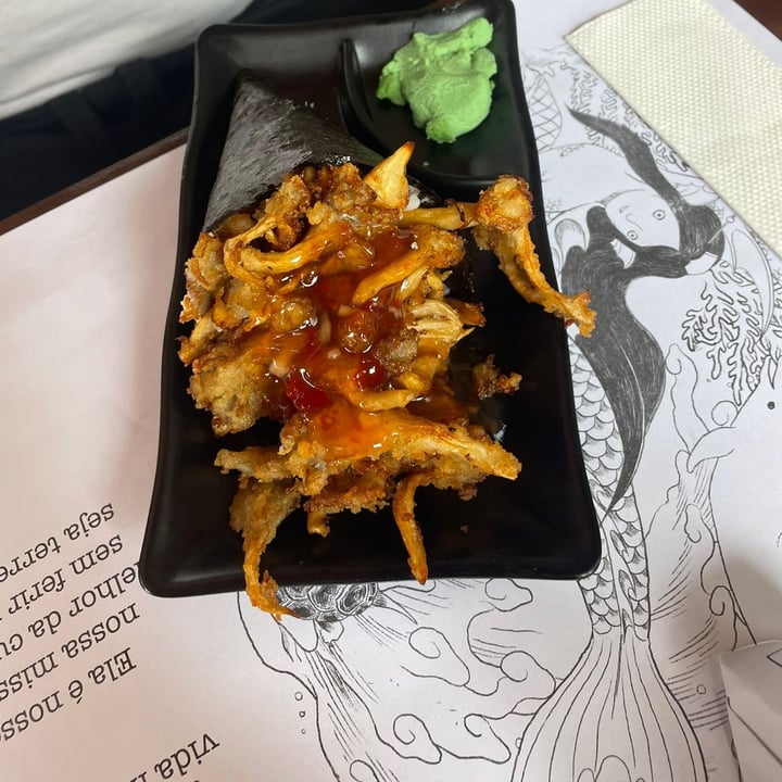 photo of Kora Vegan Sushi Temaki Shimeji empanado shared by @tafarelgrolli on  19 Jun 2022 - review