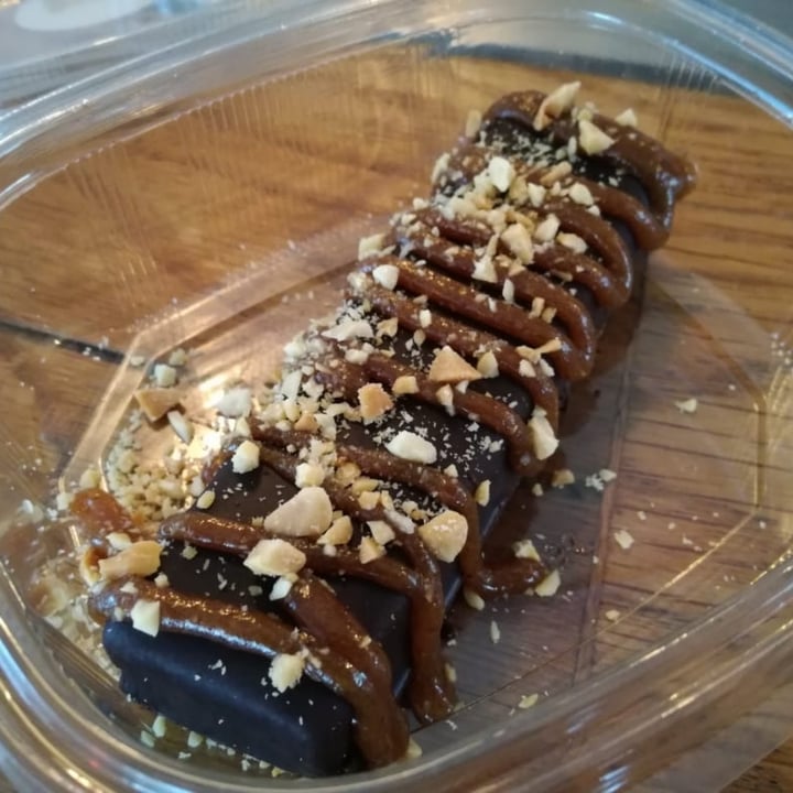 photo of Scheckter's RAW Gourmet Snickers shared by @junkfoodvegans on  03 Aug 2020 - review
