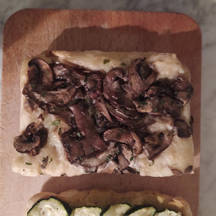 review photo of Forno Stria Pizza Funghi E Formaggio Veg shared by @chiaramorini on 06 Nov 2022 - review