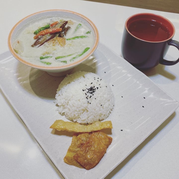 photo of Red Apple Veggie Café Green Curry Rice shared by @mags21 on  04 Jan 2021 - review