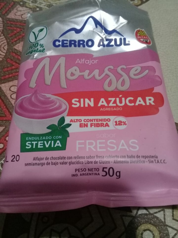 photo of Cerro Azul Alfajor de Mousse de Fresas shared by @carolina86 on  09 Apr 2020 - review