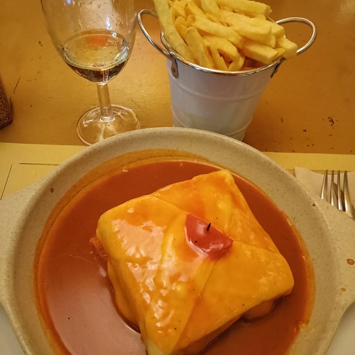 review photo of Francesinhas Al Forno da Baixa Francesinha De Tempeh shared by @filmart on 01 Nov 2021 - review