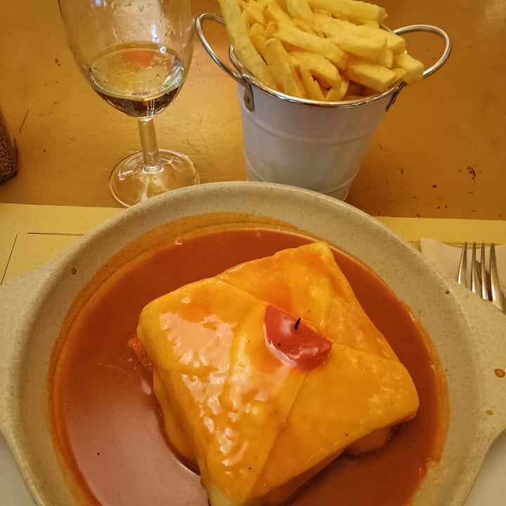 photo of Francesinhas Al Forno da Baixa Francesinha De Tempeh shared by @filmart on  01 Nov 2021 - review