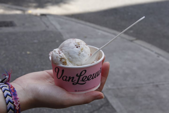 review photo of Van Leeuwen Ice Cream Cookie Crumble Strawberry Jam shared by @lianaperez on 23 Aug 2018 - review