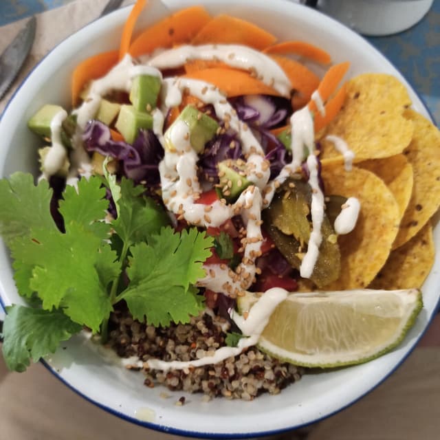 Foto del piatto “Bowl De Quinoa Con Alubias”