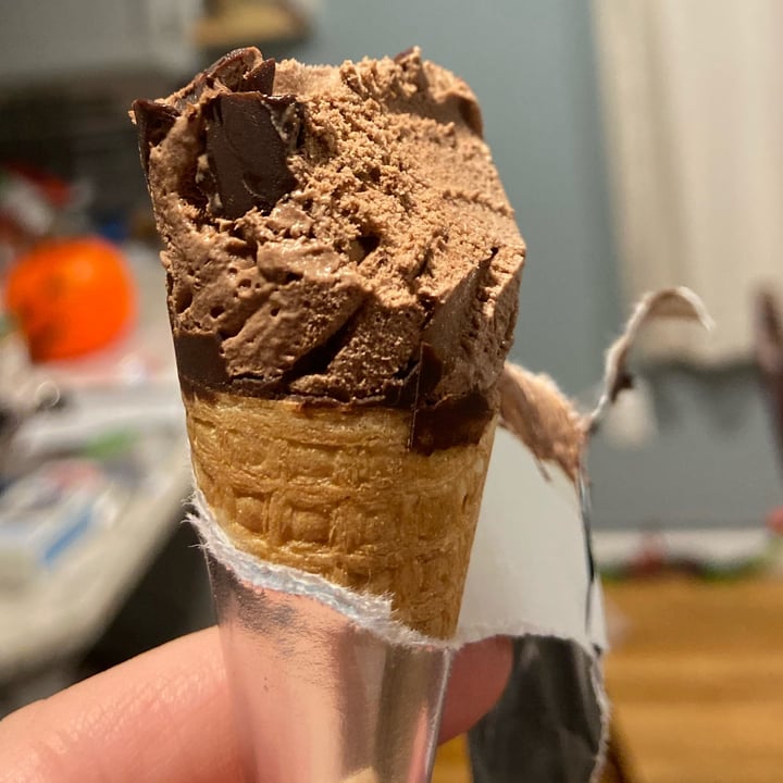 photo of Trader Joe's Hold the Dairy Mini Coconut Non-Dairy Dessert Cones shared by @vfct on  16 Nov 2021 - review