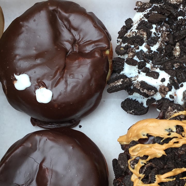 photo of Voodoo Doughnut Portland Cream shared by @amz8893 on  10 Nov 2020 - review