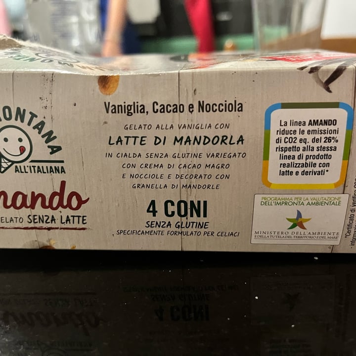 photo of Sammontana Coni gelato alla vaniglia variegati al cacao e nocciole shared by @sissi15 on  06 Jul 2022 - review