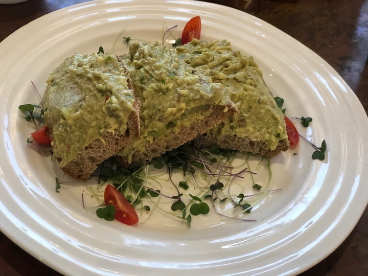 photo of Eliane of Sunningdale Smashed Avocado shared by @mrsbp on  03 Jan 2020 - review