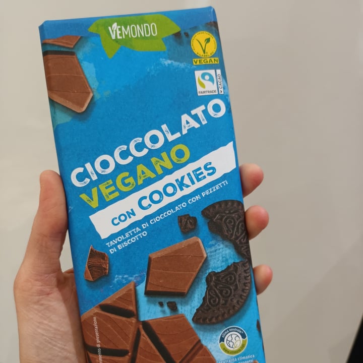 photo of Vemondo Cioccolato vegano con cookies shared by @ilaria9105 on  04 Jan 2023 - review