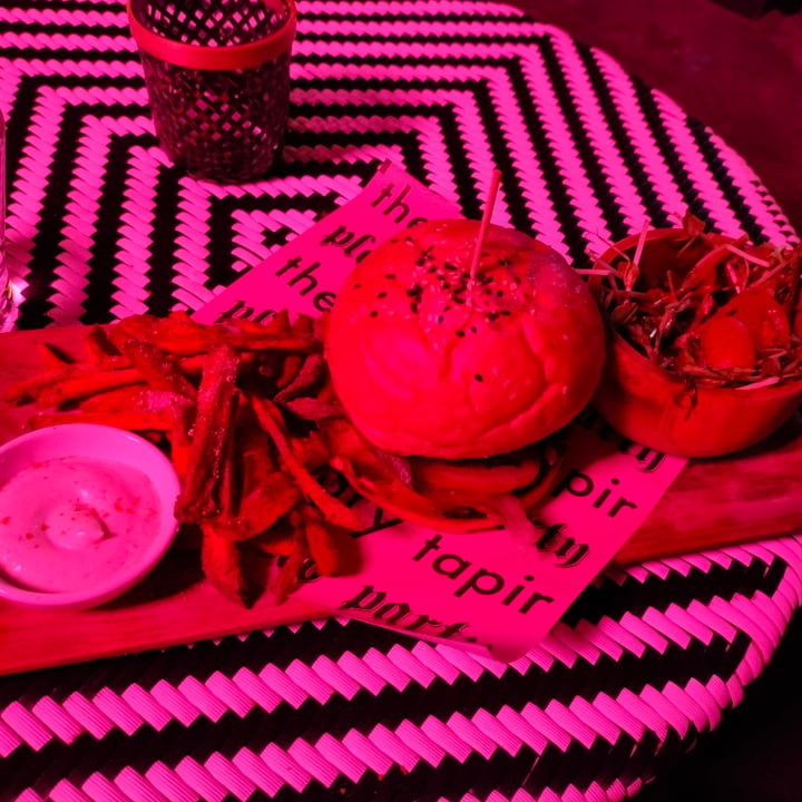 photo of The Hungry Tapir Pink Bombshell Burger shared by @elej91 on  04 May 2022 - review