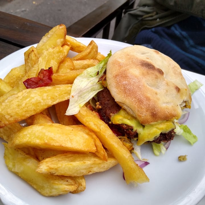 photo of Casa Brava Hamburguesa De Falafel shared by @petumendes on  10 May 2021 - review
