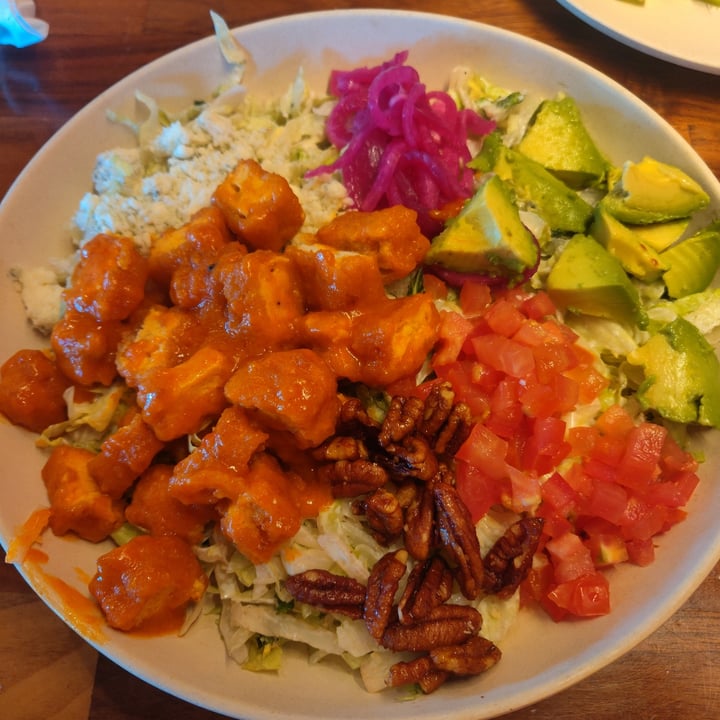 photo of Veggie Grill Buffalo Chicken Cobb Salad shared by @busybeevegan on  16 Mar 2022 - review