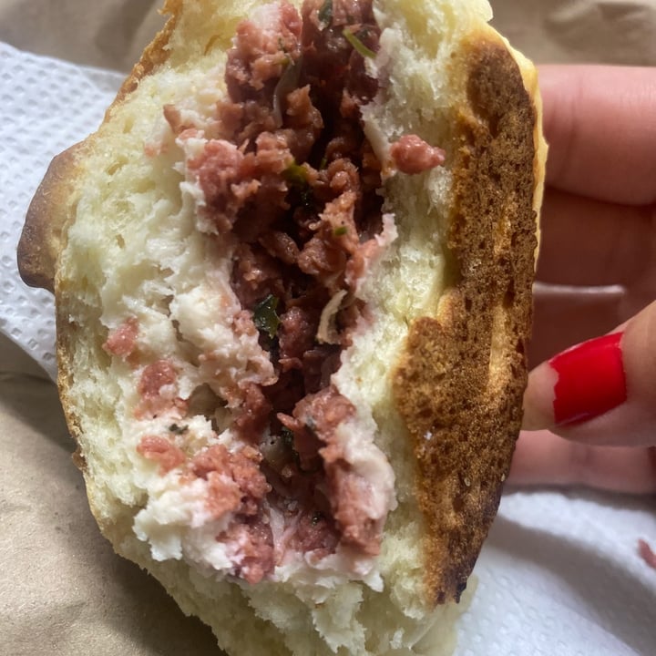 review photo of Mount Zion Vegan Pão De Batata Calabresa Vegetal shared by @izabeladerobi on 10 Jun 2022 - review
