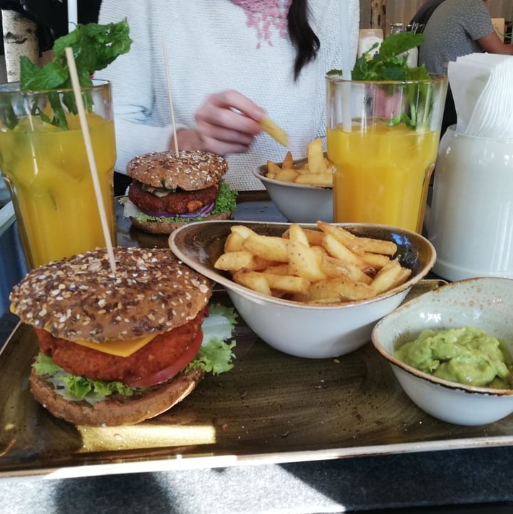 review photo of HANS IM GLÜCK - Burgergrill | Stuttgart MILANEO Vegane Burger shared by @svenjaanne on 14 Apr 2020 - review