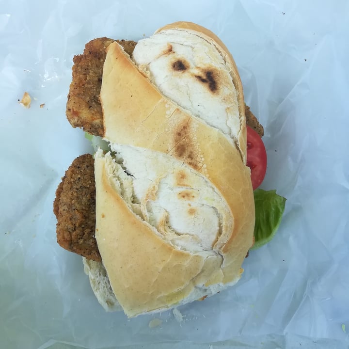 review photo of Loving Hut Microcentro Tofu sandwich shared by @juliastepanenko on 13 Nov 2020 - review