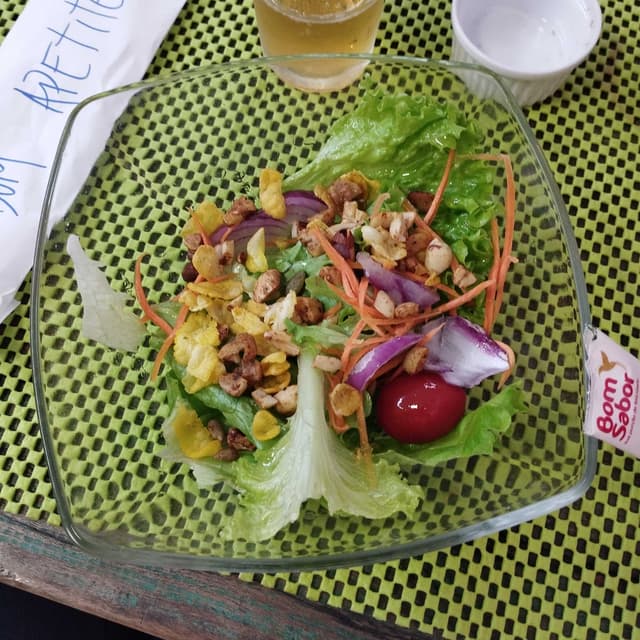Photo of the dish “salada com granola”