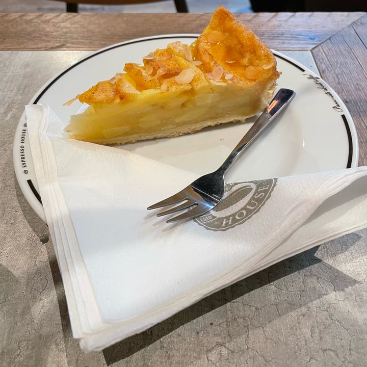 photo of Espresso House Apfelkuchen shared by @minmarmag on  28 Nov 2021 - review