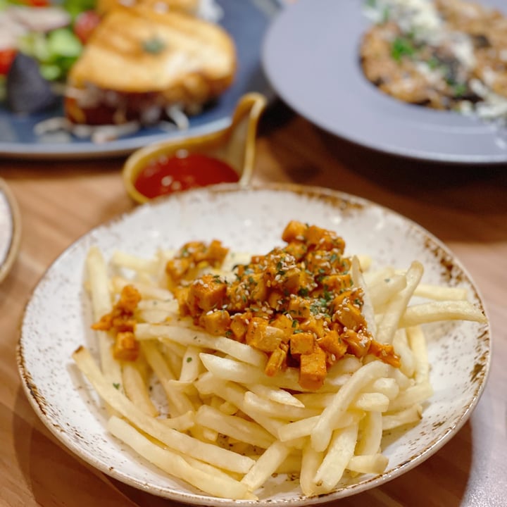 review photo of Am I Addicted - Pottery Studio & V Cafe Hooked on Gochujang Fries shared by @veggiexplorer on 16 Jan 2022 - review
