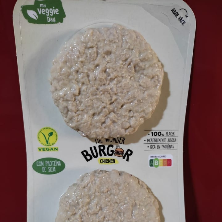 photo of My veggie day The wonder burger chicken shared by @ornitorrincavegana on  24 Sep 2022 - review