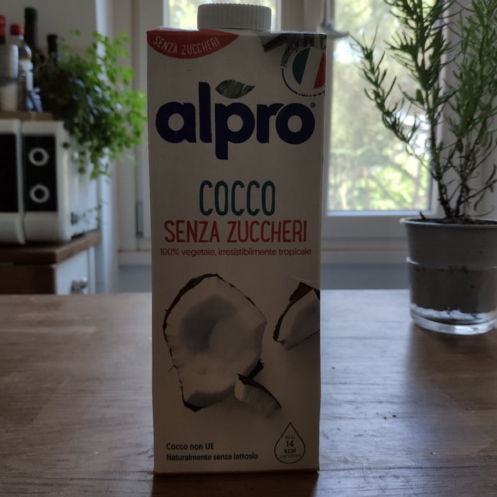 photo of Alpro Bevanda Al Cocco Senza Zuccheri shared by @mikutheclown on  15 Jun 2022 - review