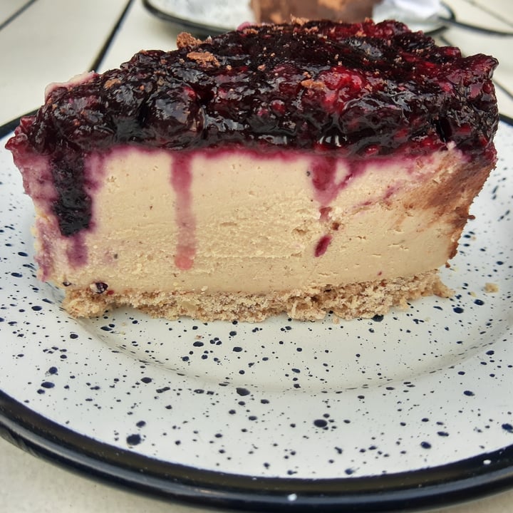 photo of Kali Plant-Based Cheesecake shared by @florcie444 on  16 Sep 2022 - review