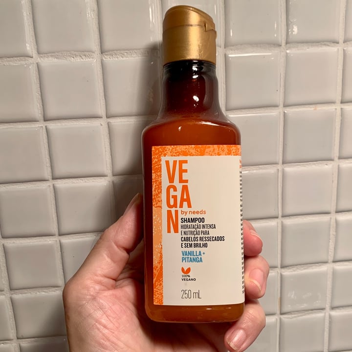 photo of Vegan by Needs Shampoo Vanilla + Pitanga shared by @paulaneder on  06 Feb 2022 - review