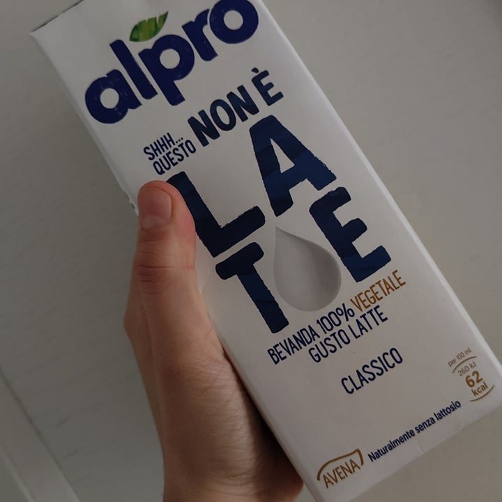 photo of Alpro This is Not Milk Classic Questo Non è Late Classico shared by @lucasilecchia on  29 May 2022 - review