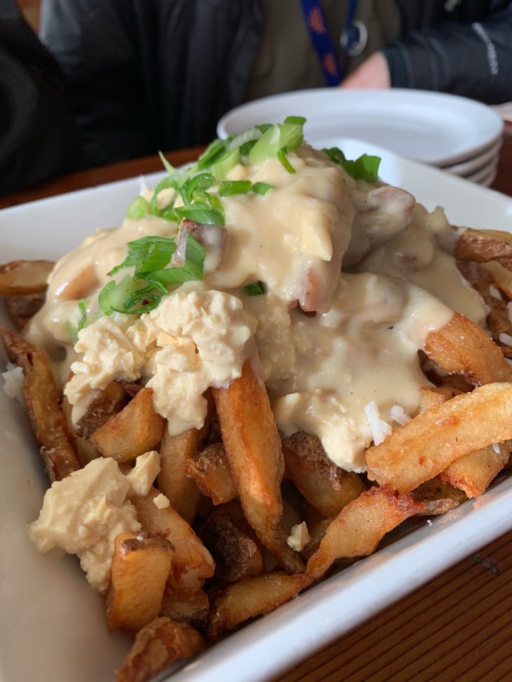 photo of MeeT on Main Fries with Poutine shared by @veganonthego on  10 May 2019 - review