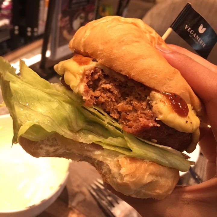 photo of VEGANERIE Concept Beyond Meat Burger shared by @nualpanod on  15 Aug 2019 - review